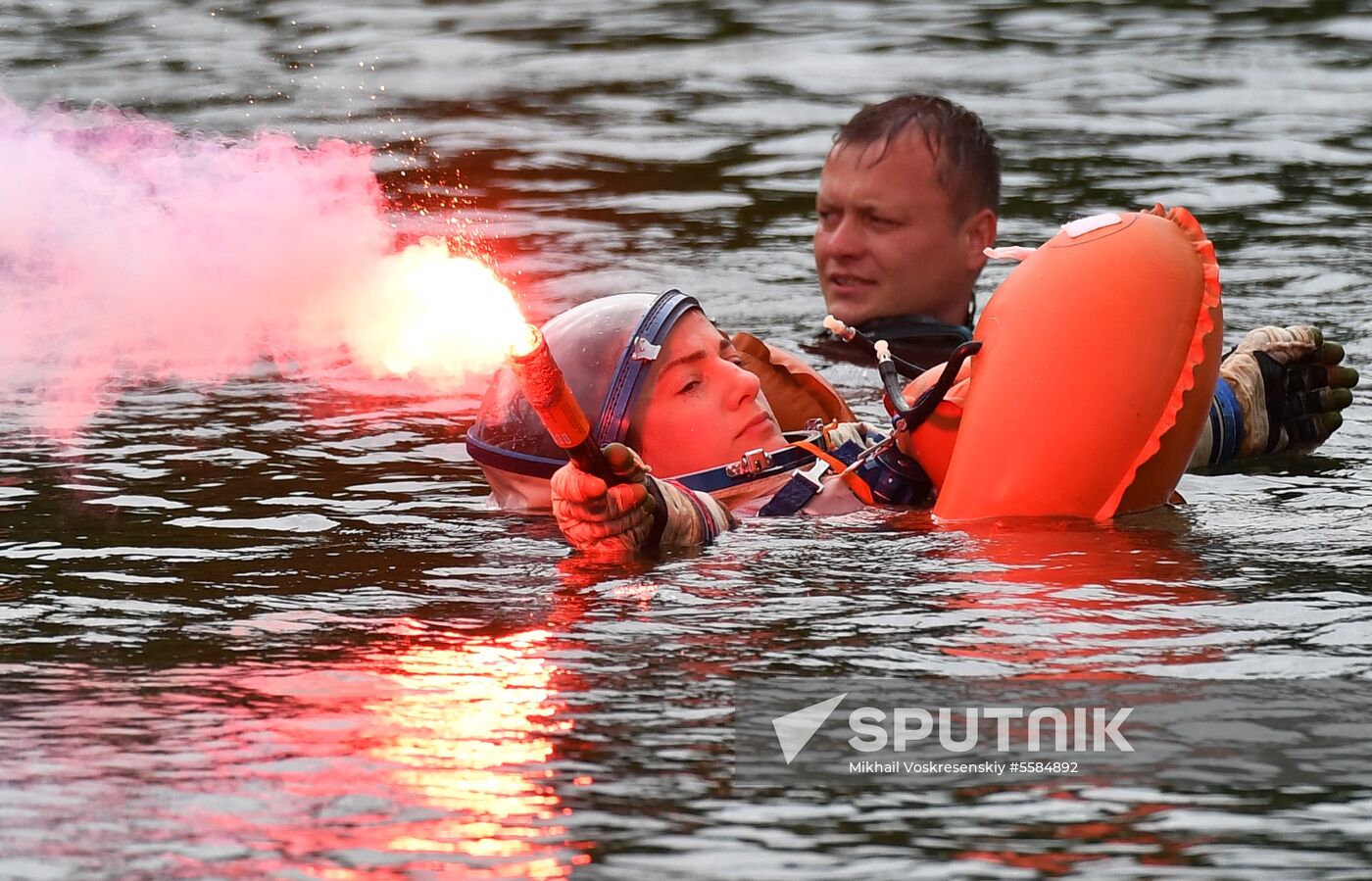 ISS Expedition 59/60 crew trains for water landing