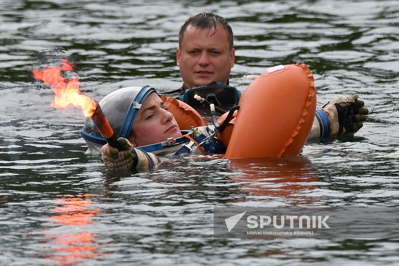 ISS Expedition 59/60 crew trains for water landing