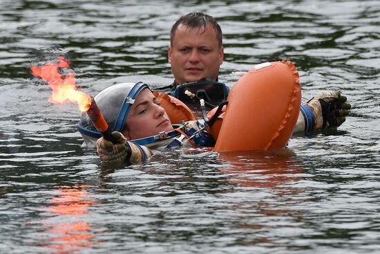 ISS Expedition 59/60 crew trains for water landing