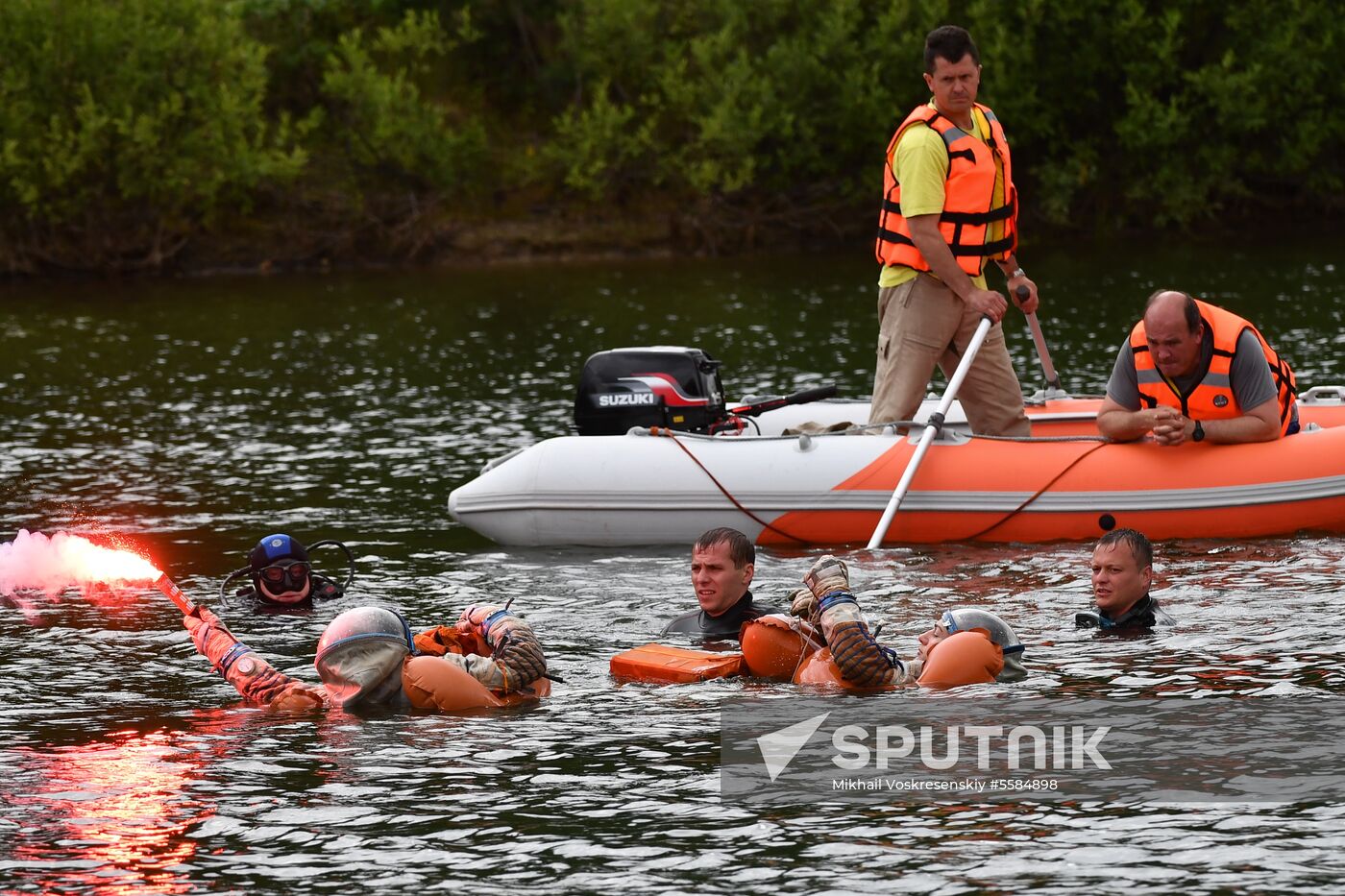 ISS Expedition 59/60 crew trains for water landing