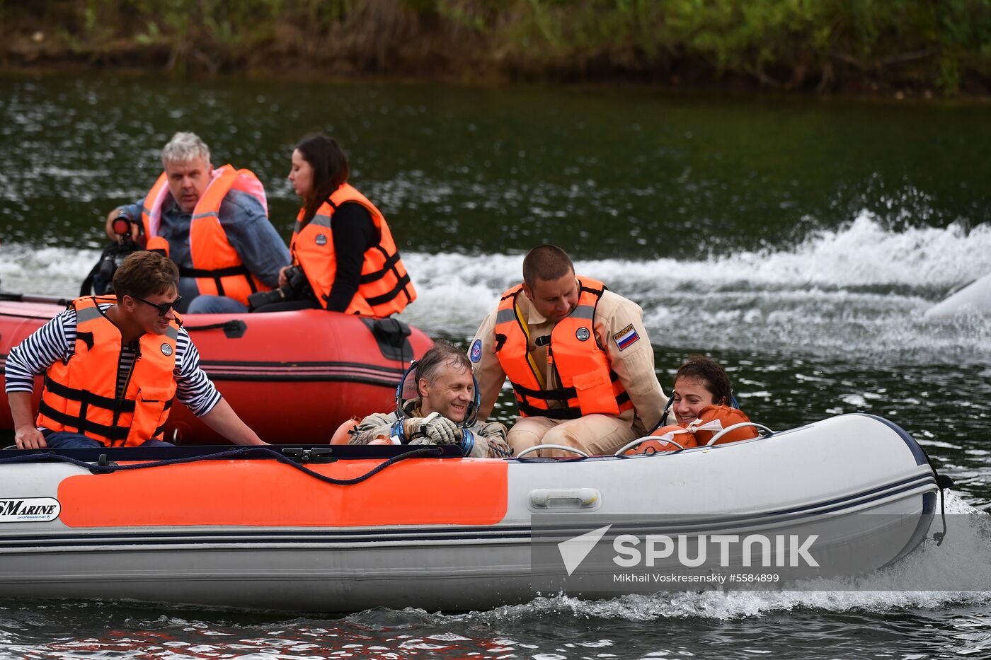 ISS Expedition 59/60 crew trains for water landing