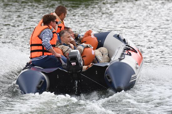 ISS Expedition 59/60 crew trains for water landing