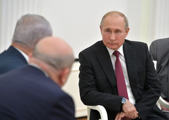 Russian President Vladimir Putin meets with Israeli Prime Minister Benjamin Netanyahu