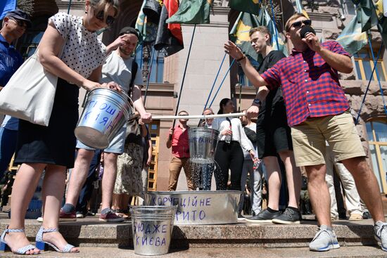 Protest against raising fare in Kiev