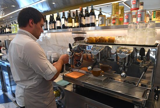 First Azbuka Vkusa cafes open in Moscow