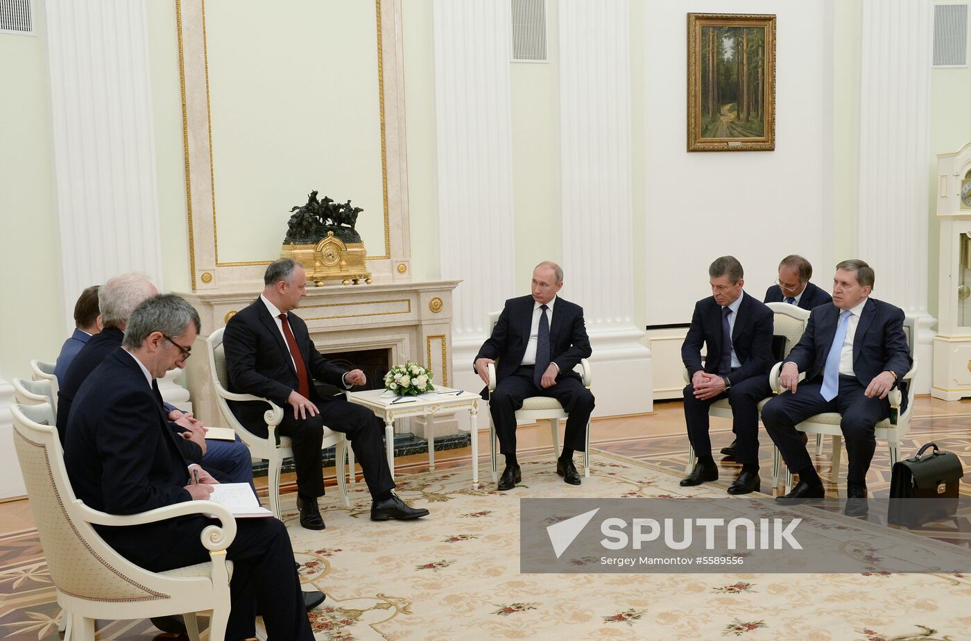 Putin meets with Dodon