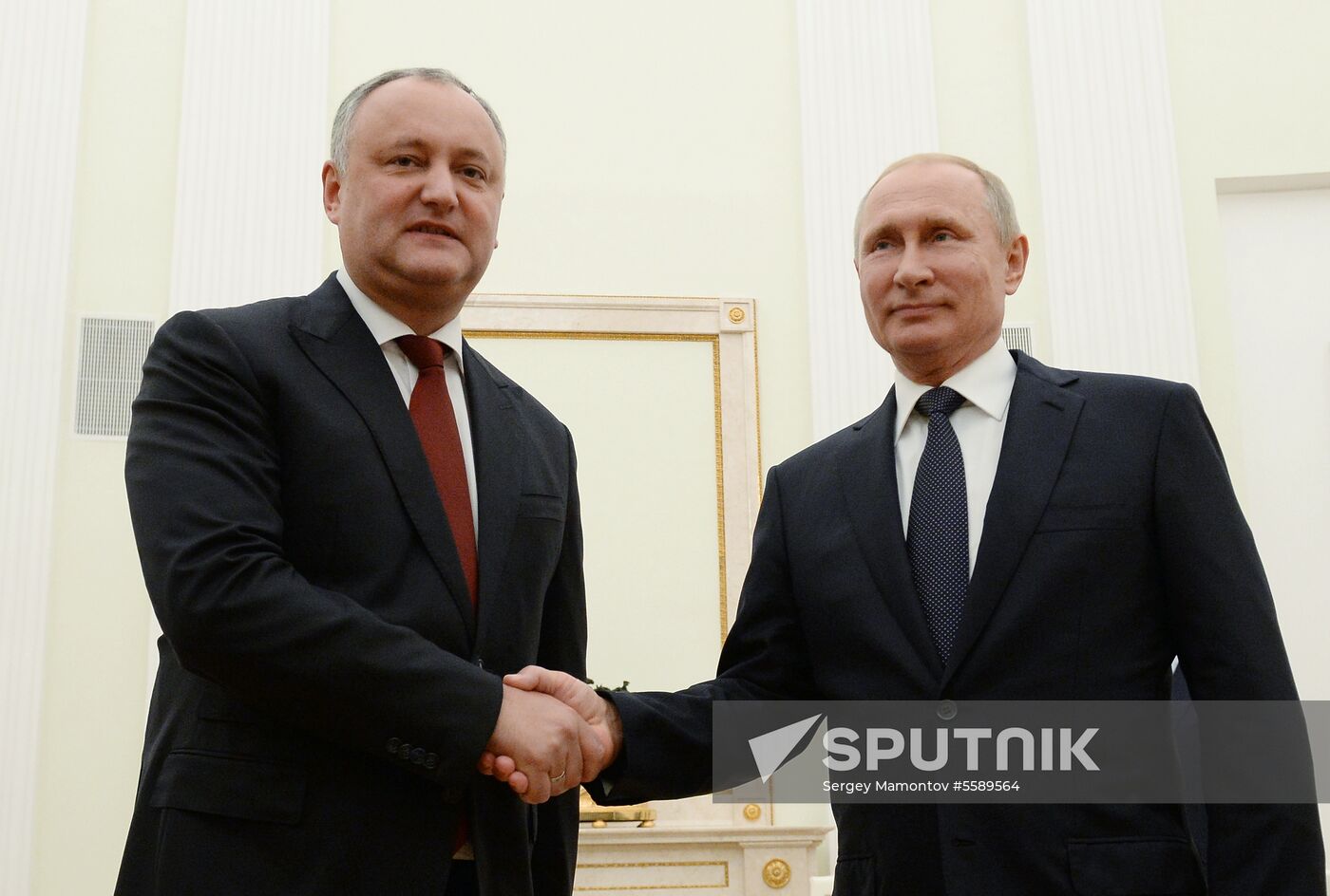 Putin meets with Dodon
