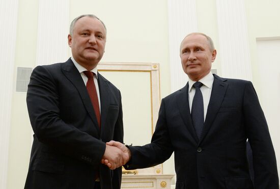 Putin meets with Dodon
