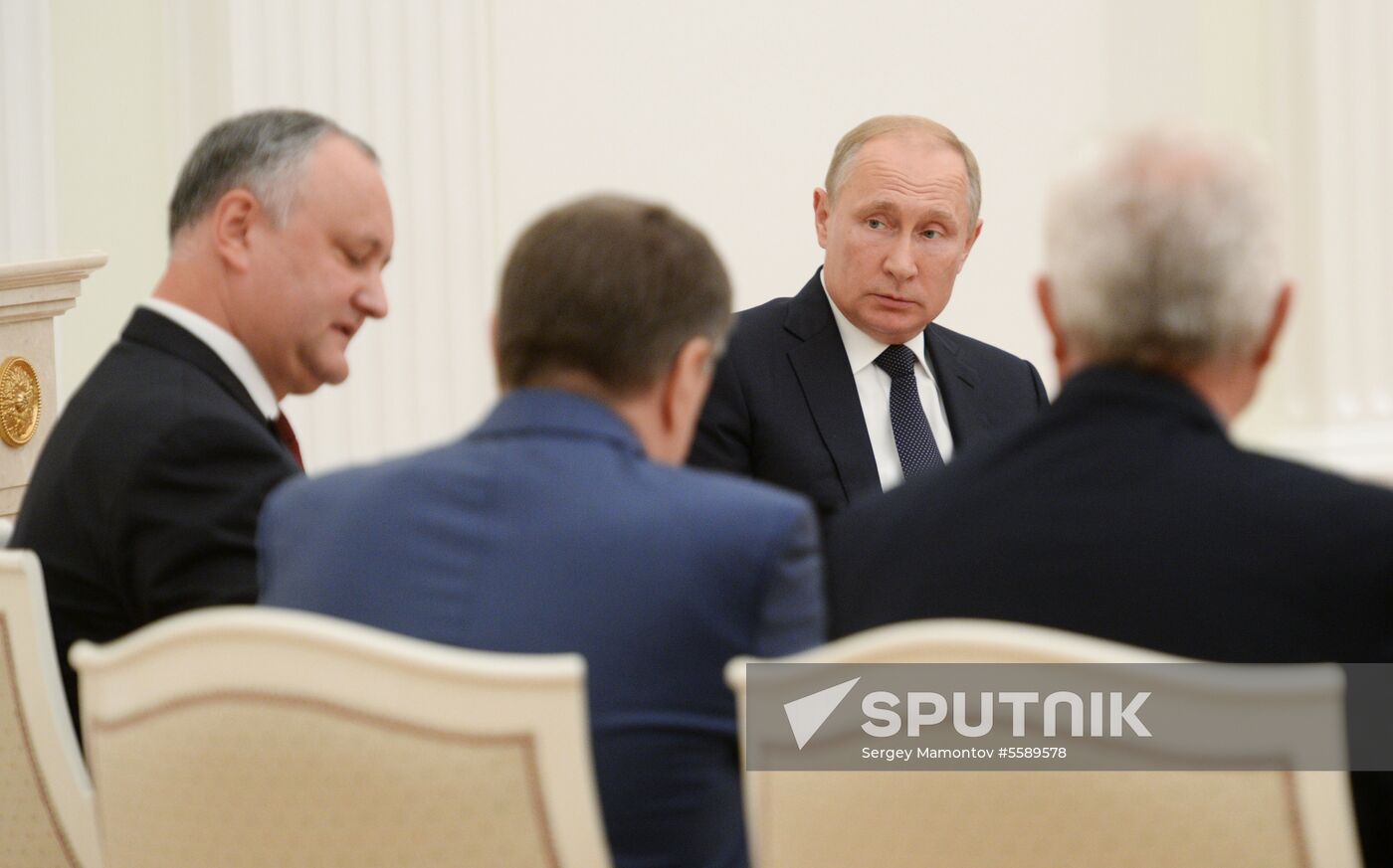 Putin meets with Dodon