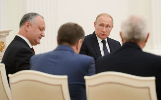 Putin meets with Dodon