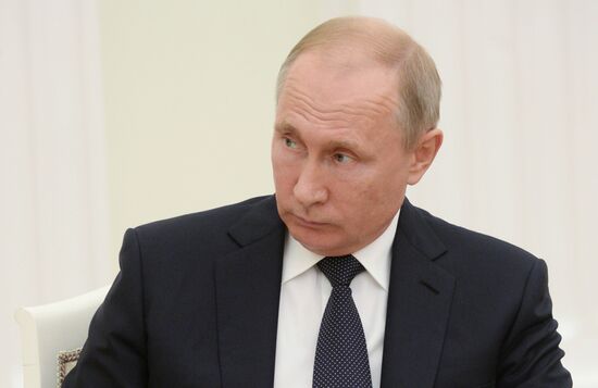 Putin meets with Dodon