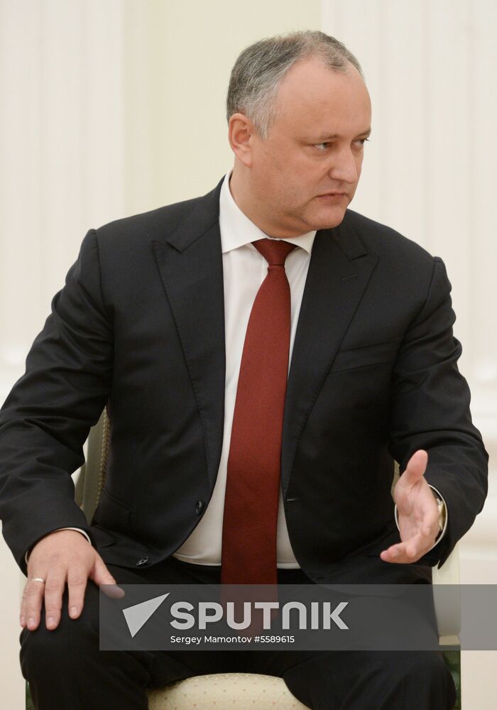 Putin meets with Dodon