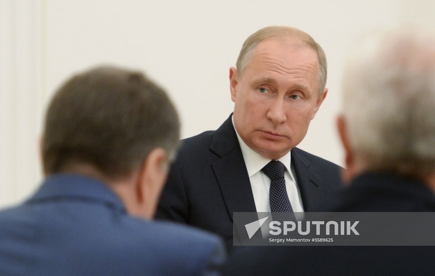 Putin meets with Dodon