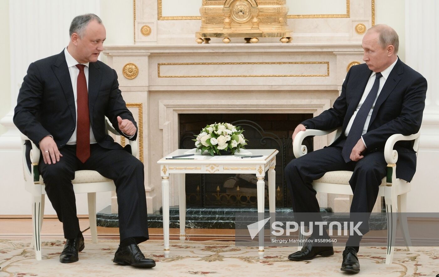 Putin meets with Dodon