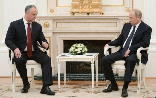 Putin meets with Dodon