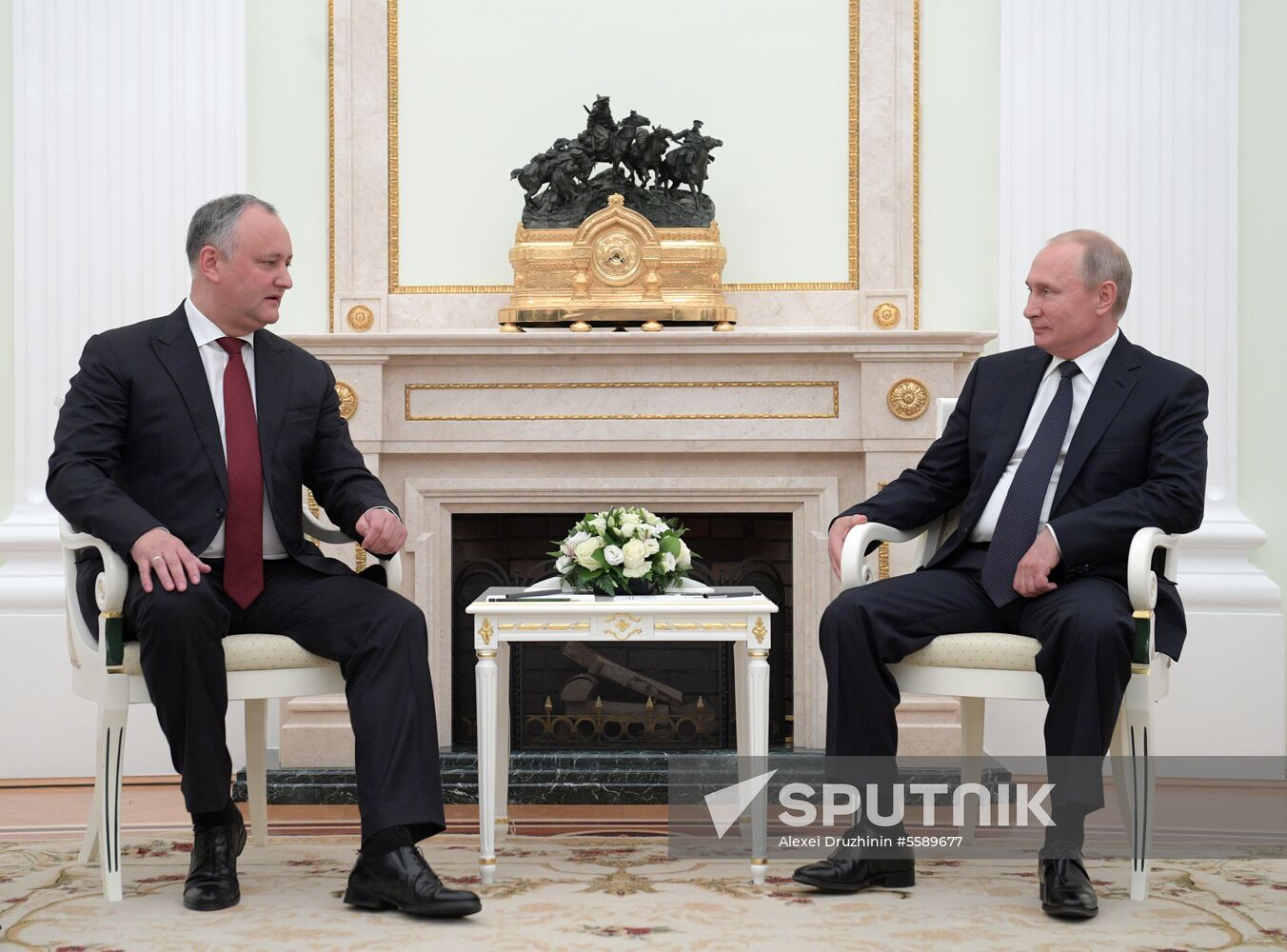 Putin meets with Dodon