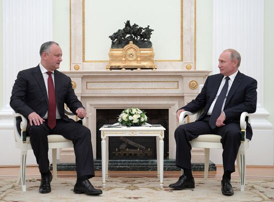 Putin meets with Dodon