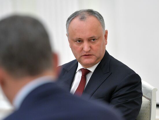 Putin meets with Dodon