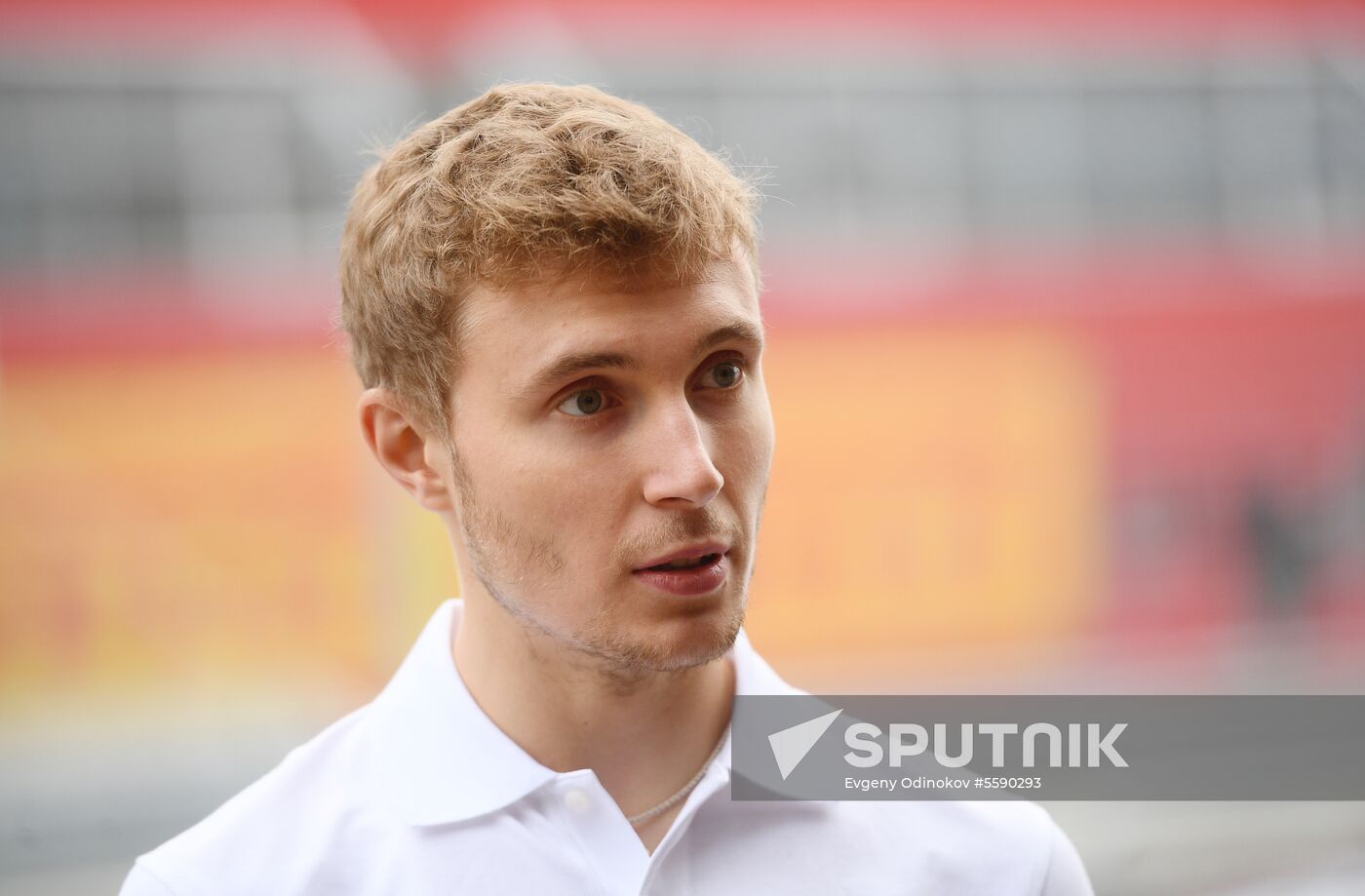 Racer Sirotkin visits Moscow Raceway track day