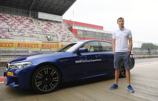 Racer Sirotkin visits Moscow Raceway track day