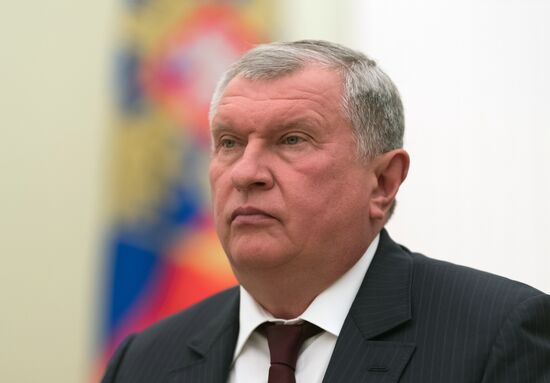 President Vladimir Putin meets with Qatari Emir Tamim bin Hamad Al Thani