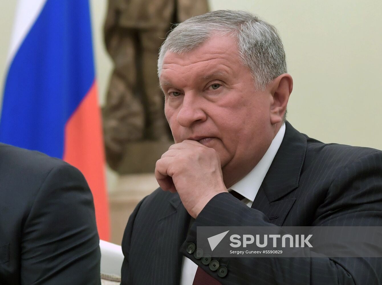 President Vladimir Putin meets with Qatari Emir Tamim bin Hamad Al Thani