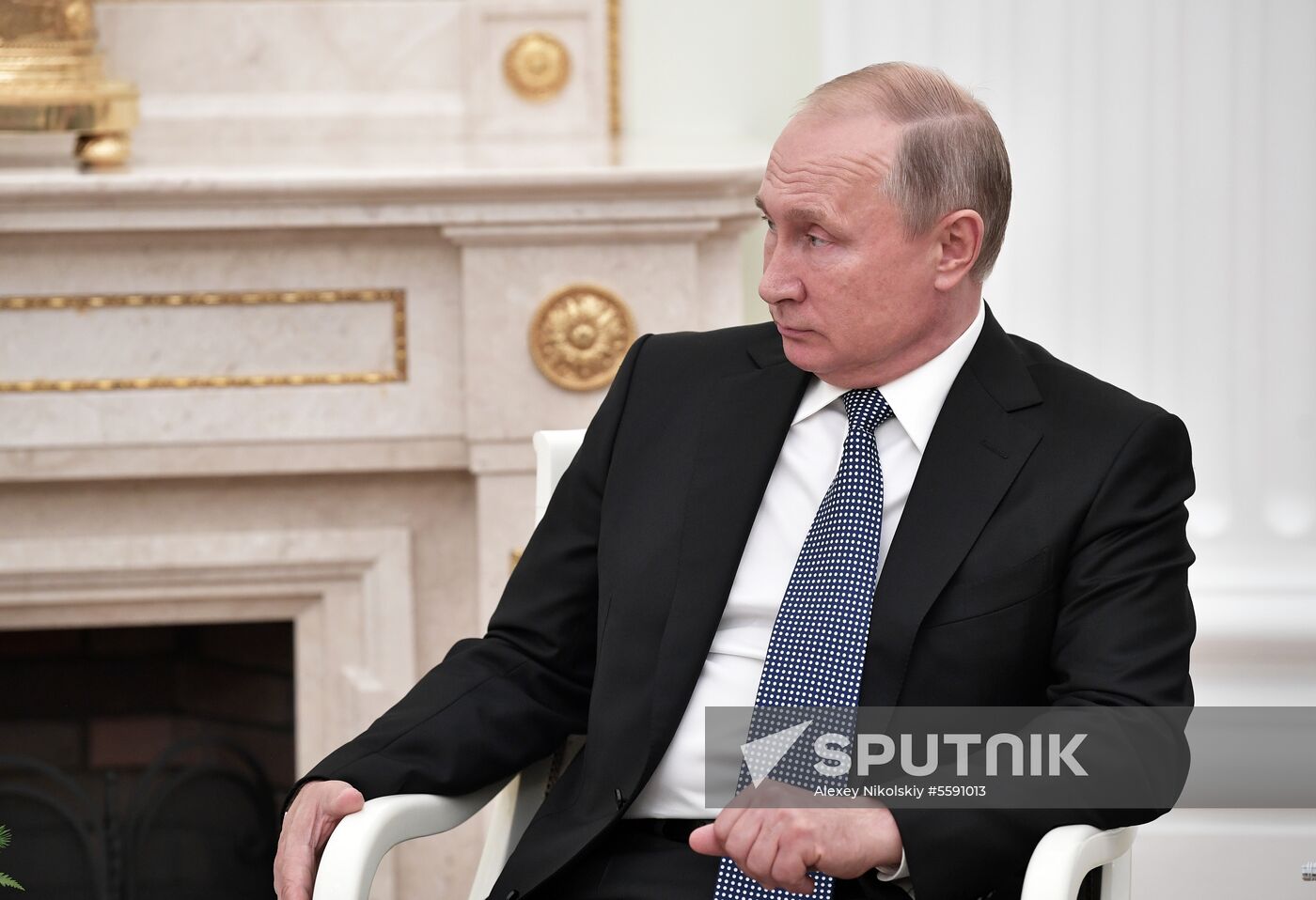 President Putin meets with French President Macron