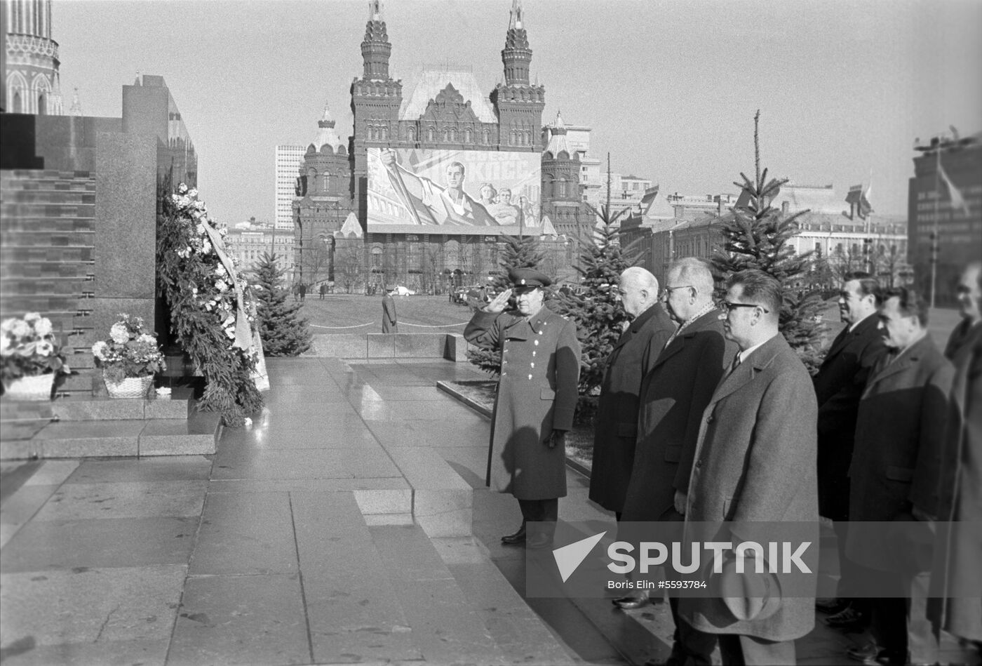 Flower-laying ceremony at Lenin's Tomb