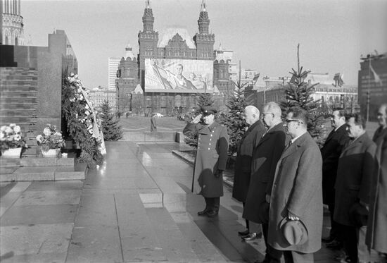 Flower-laying ceremony at Lenin's Tomb