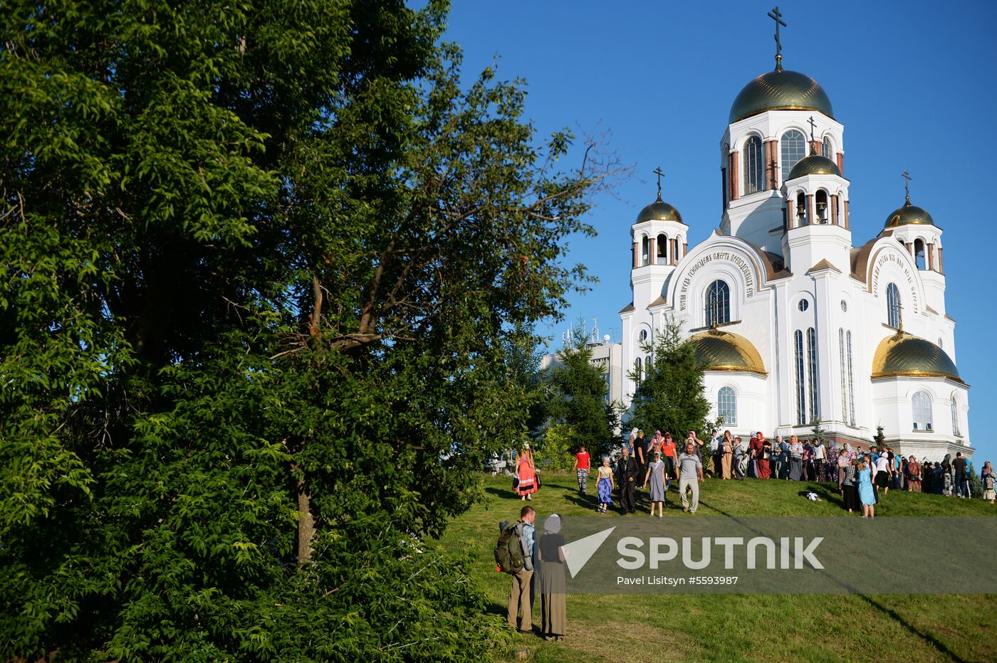 Religious procession to mark 100th anniversary of the royal family's execution