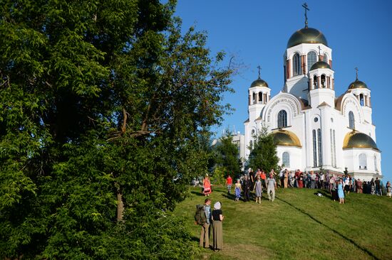 Religious procession to mark 100th anniversary of the royal family's execution