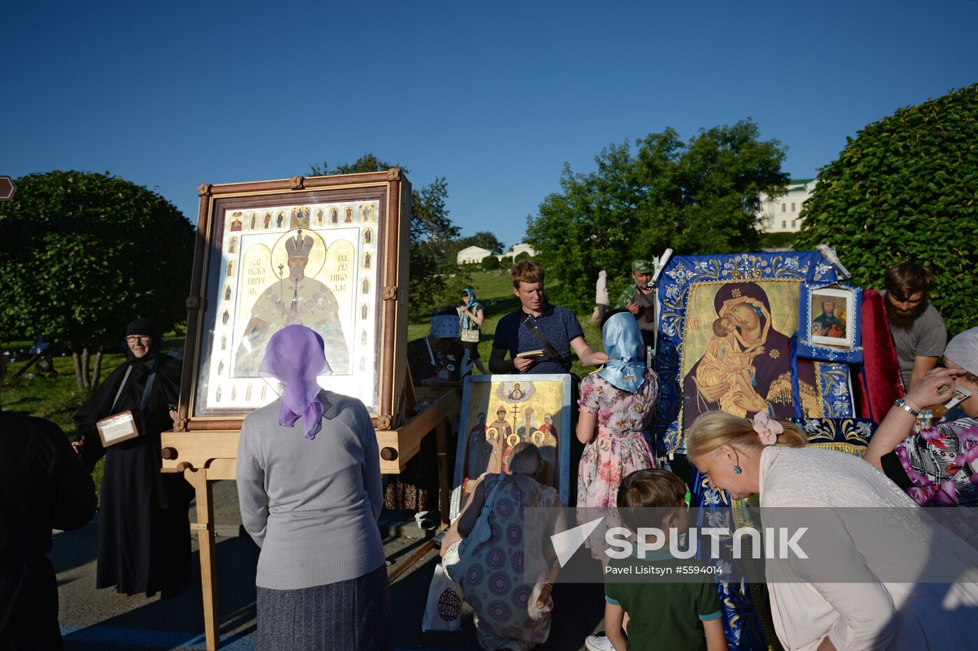 Religious procession to mark 100th anniversary of the royal family's execution