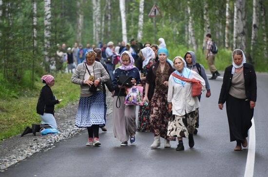 Religious procession to mark 100th anniversary of the royal family's execution
