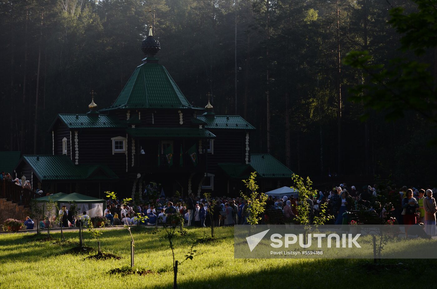 Religious procession to mark 100th anniversary of the royal family's execution
