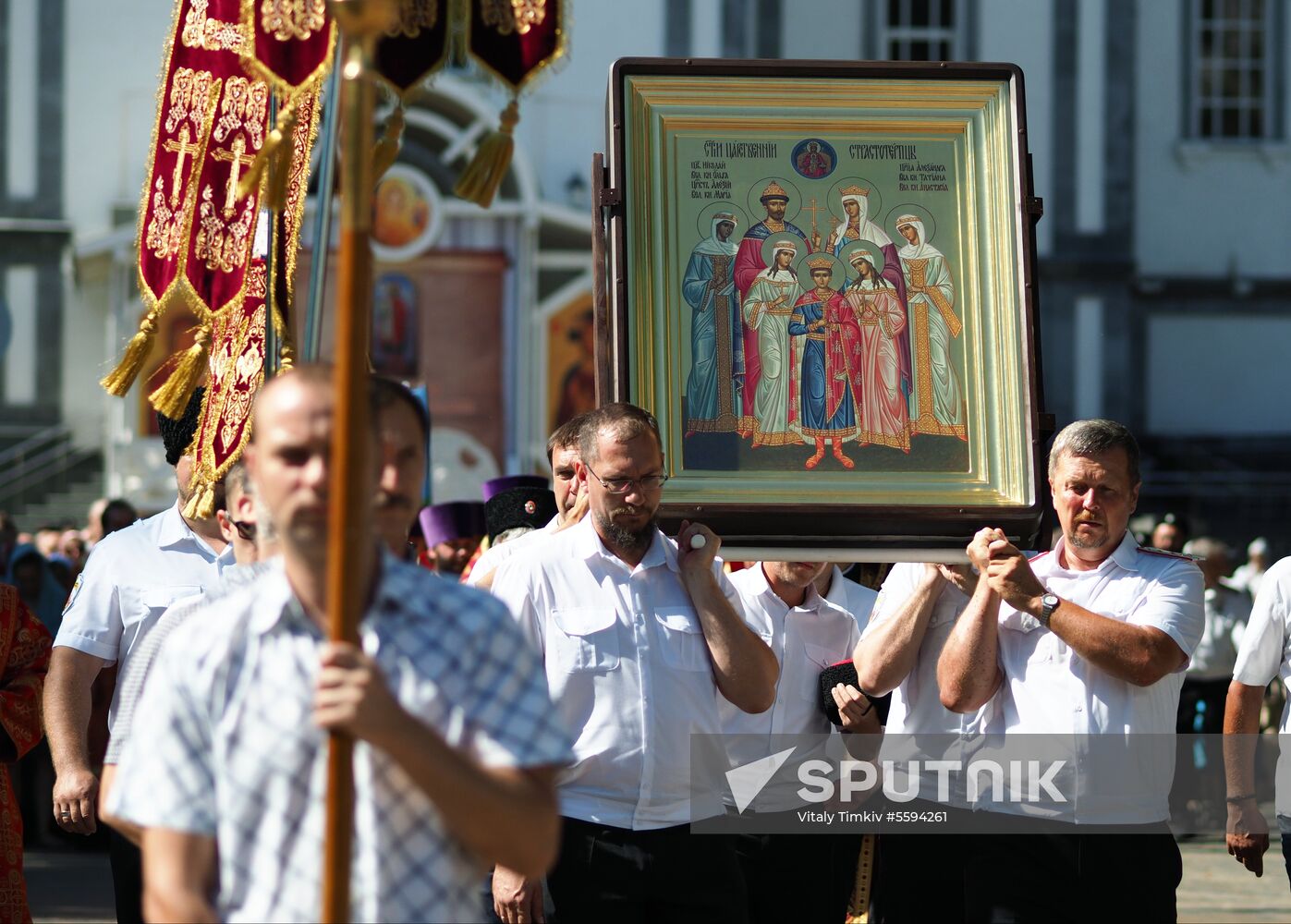Cross procession in memory of Royal Passion-Bearers