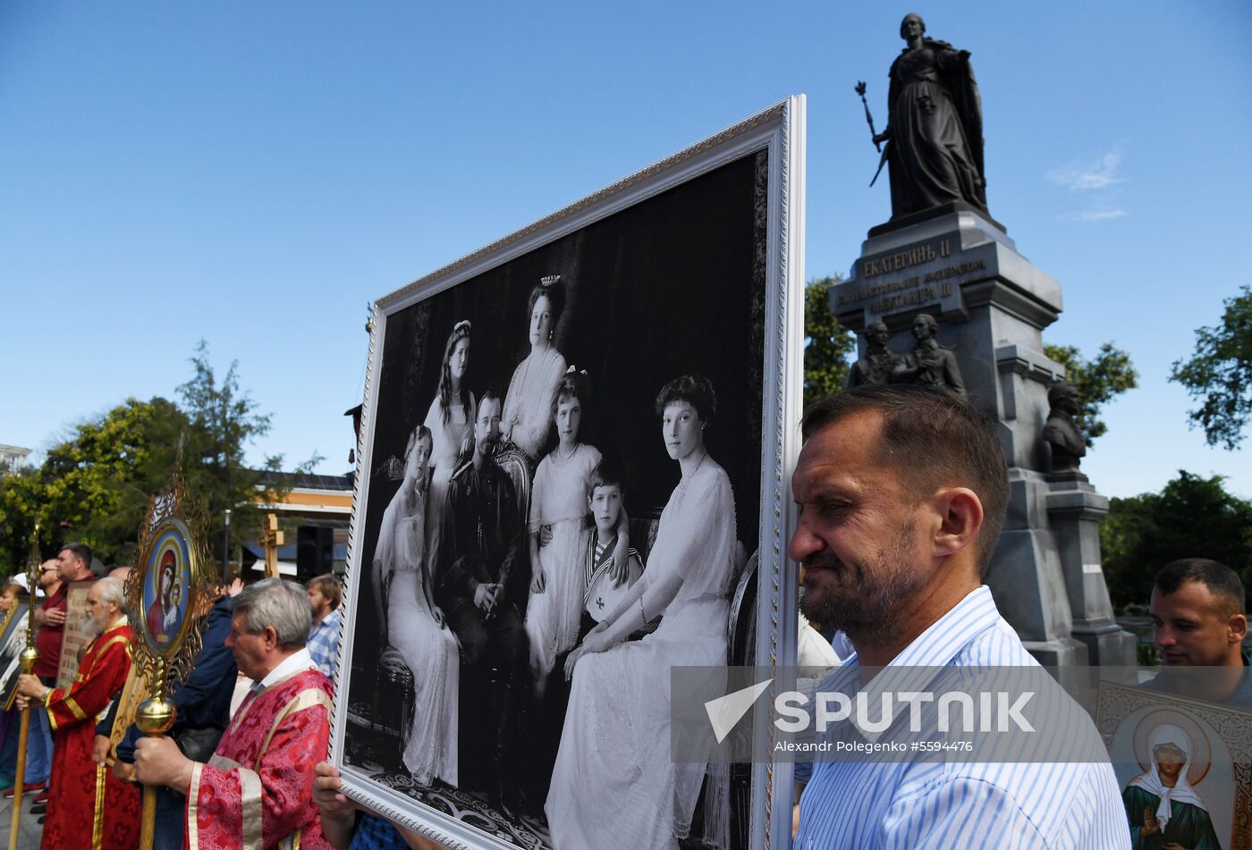 Cross procession in memory of Royal Passion-Bearers