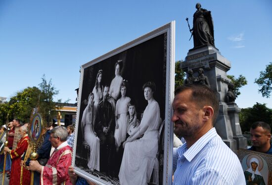 Cross procession in memory of Royal Passion-Bearers