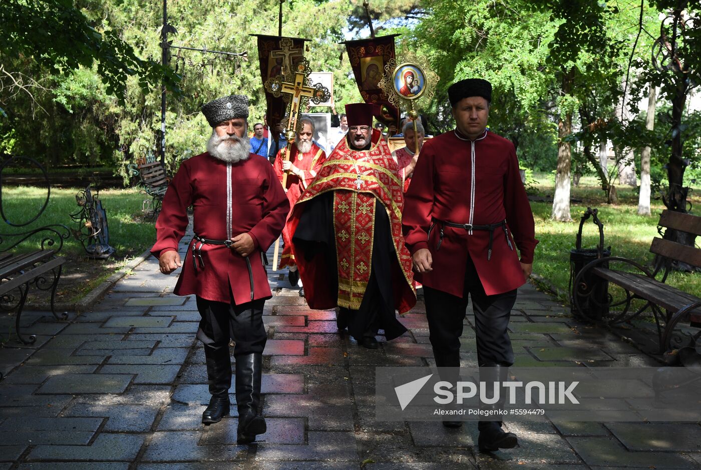 Cross procession in memory of Royal Passion-Bearers