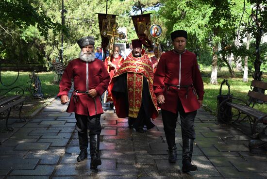 Cross procession in memory of Royal Passion-Bearers