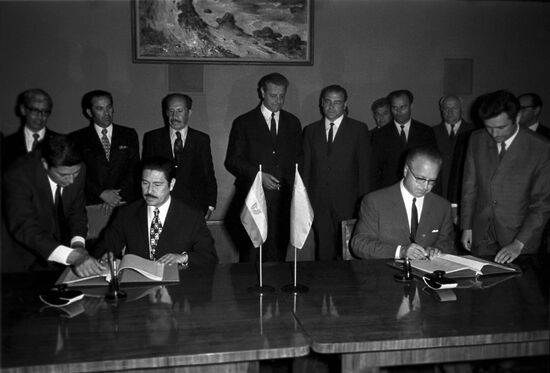 Signing of a cultural and research exchange program between the USSR and the Republic of Bolivia