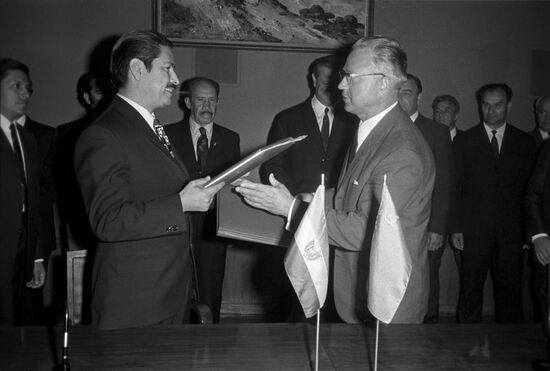 Signing of a cultural and research exchange program between the USSR and the Republic of Bolivia