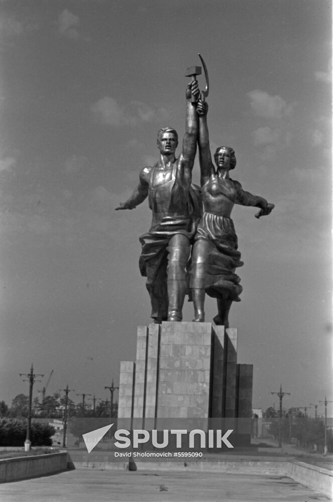 Worker and Collective Farm Woman sculpture by Vera Mukhina