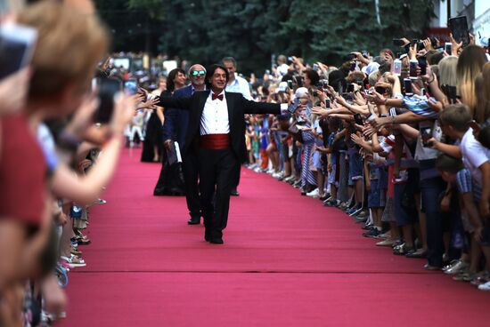 Crystal Spring festival kicks off