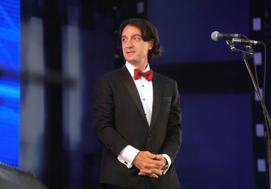 Crystal Spring festival kicks off