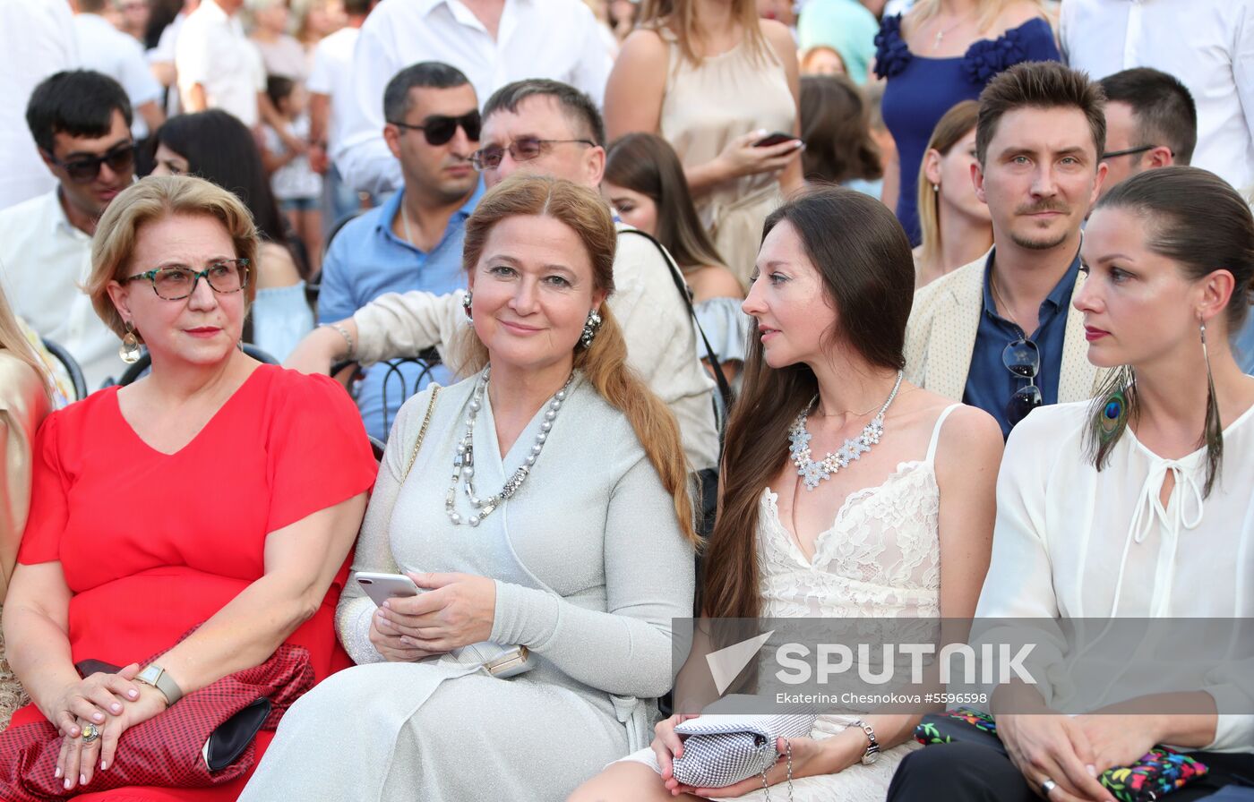 Crystal Spring festival kicks off