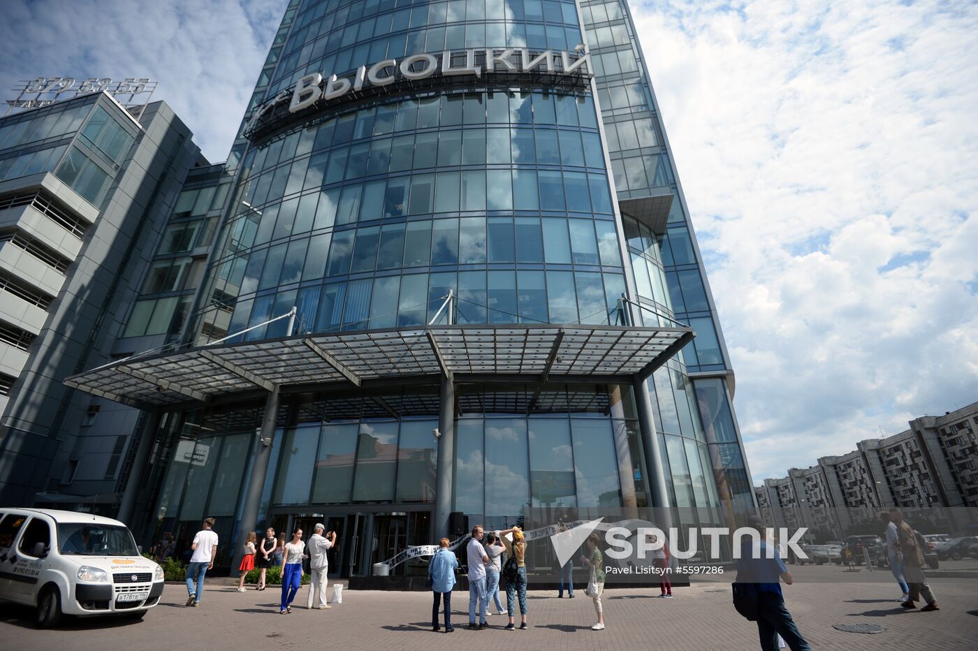 Unveiling of sculpture dedicated to poet Vladimir Vysotsky in Yekaterinburg