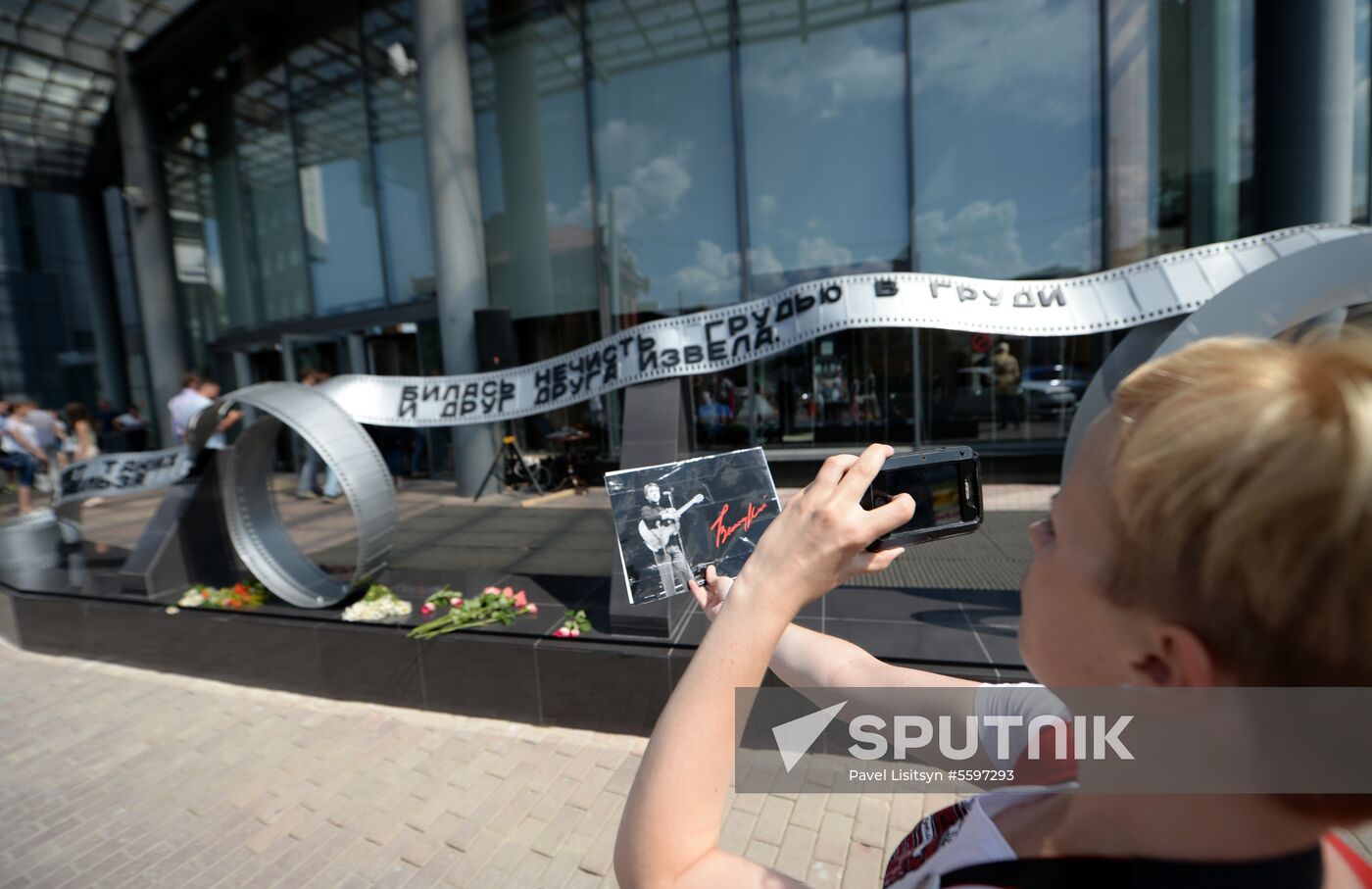 Unveiling of sculpture dedicated to poet Vladimir Vysotsky in Yekaterinburg