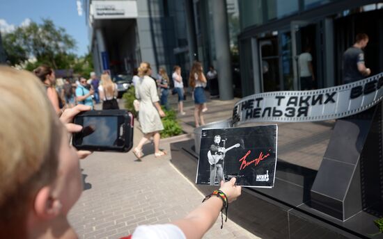Unveiling of sculpture dedicated to poet Vladimir Vysotsky in Yekaterinburg