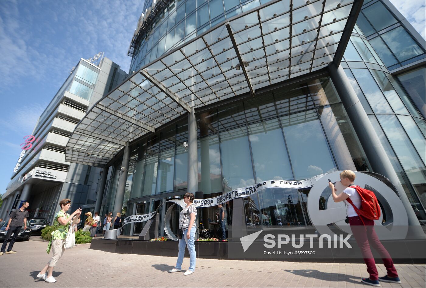 Unveiling of sculpture dedicated to poet Vladimir Vysotsky in Yekaterinburg
