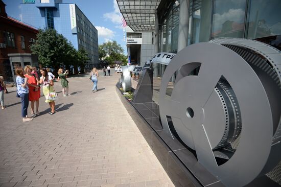 Unveiling of sculpture dedicated to poet Vladimir Vysotsky in Yekaterinburg